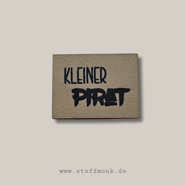 Label - " Kleiner Pirat " - ca. 3 cm x 4 cm - Kunstleder ++ Farbauswahl ++